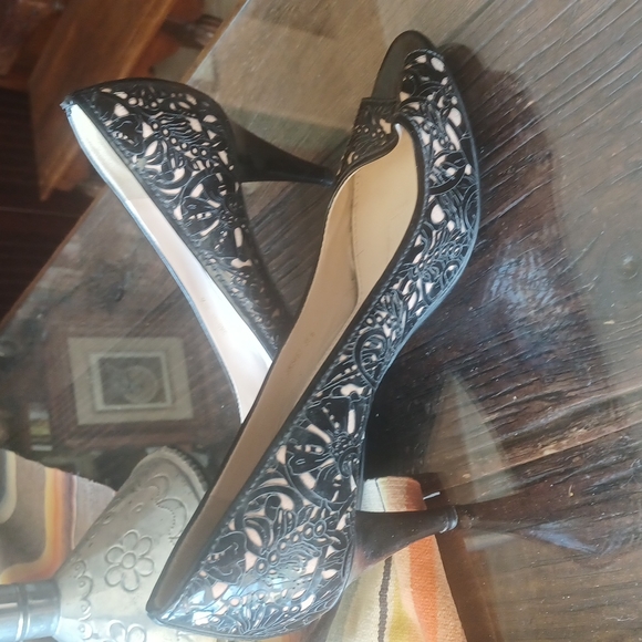 Prada Patent leather Laser Cut Floral Design Peekaboo Heel - Picture 2 of 12